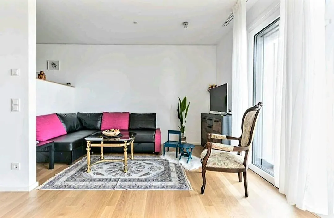 Schickes Appartment Mit Flussblick Dusseldorf Apartment